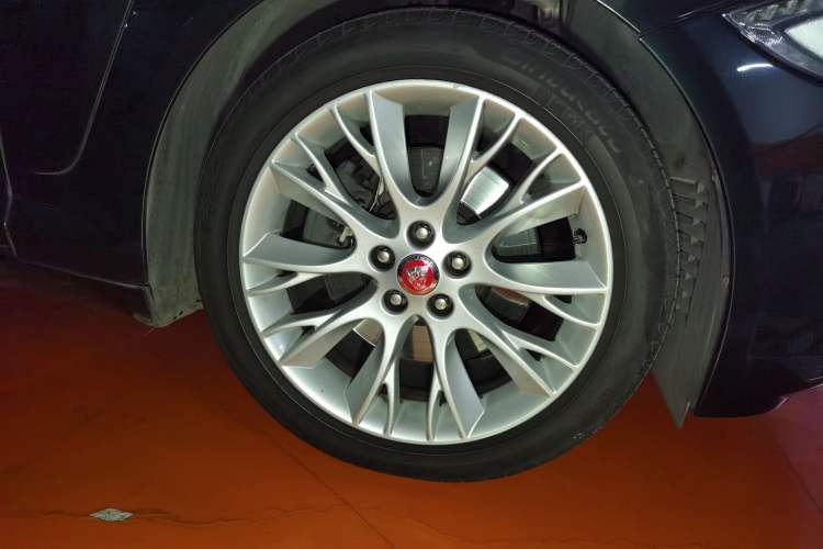 Used Jaguar XF 2014 XF 2.0T Luxury Edition Exterior 1