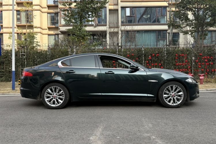 Used Jaguar XF 2014 XF 2.0T Luxury Edition Exterior 4