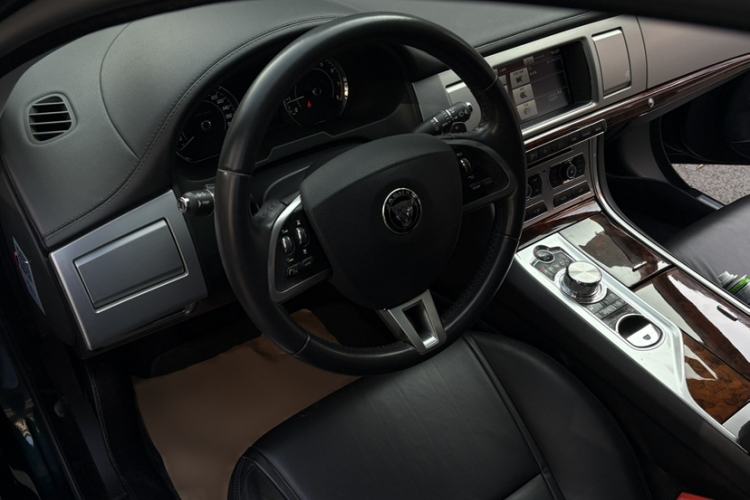 Used Jaguar XF 2014 XF 2.0T Luxury Edition Exterior 5