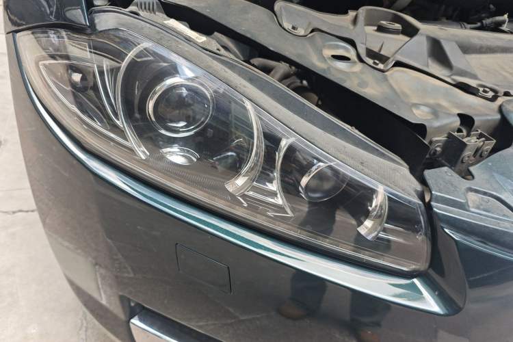 Used Jaguar XF 2014 XF 2.0T Prestige Edition Exterior 6