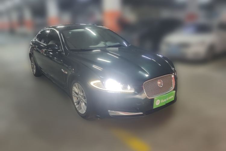 Used Jaguar XF 2014 XF 2.0T Luxury Edition Front Right 45 Deg