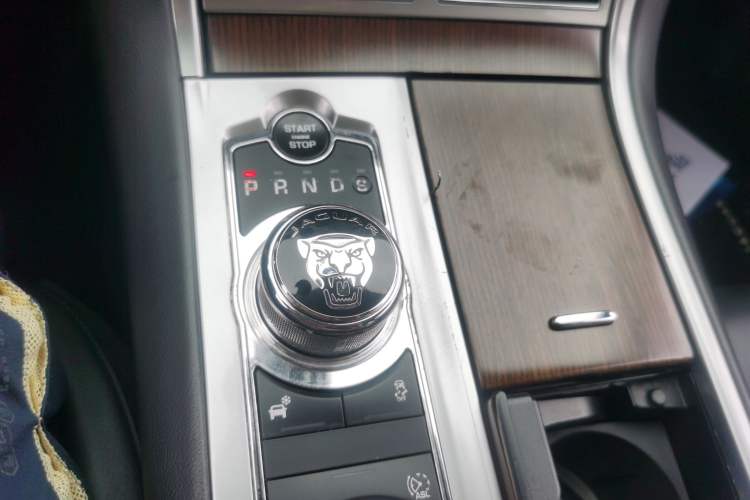 Used Jaguar XF 2014 XF 2.0T Prestige Edition Gear Lever