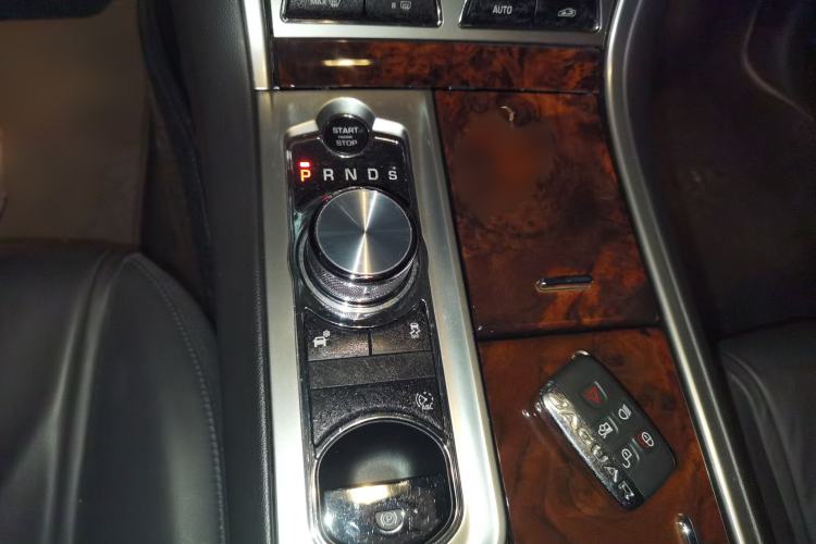 Used Jaguar XF 2014 XF 2.0T Luxury Edition Gear Lever