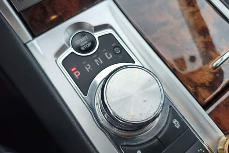 Used Jaguar XF 2014 XF 2.0T Luxury Edition Gear Lever
