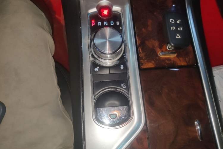 Used Jaguar XF 2014 XF 2.0T Luxury Edition Gear Lever