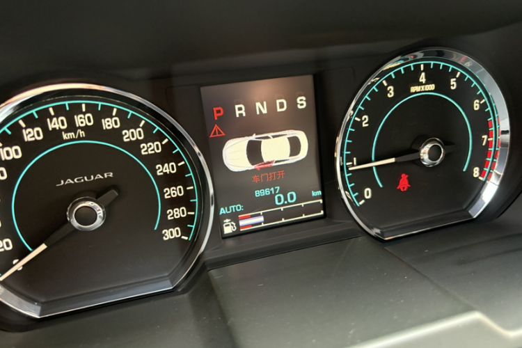 Used Jaguar XF 2014 XF 2.0T Luxury Edition Interior 2