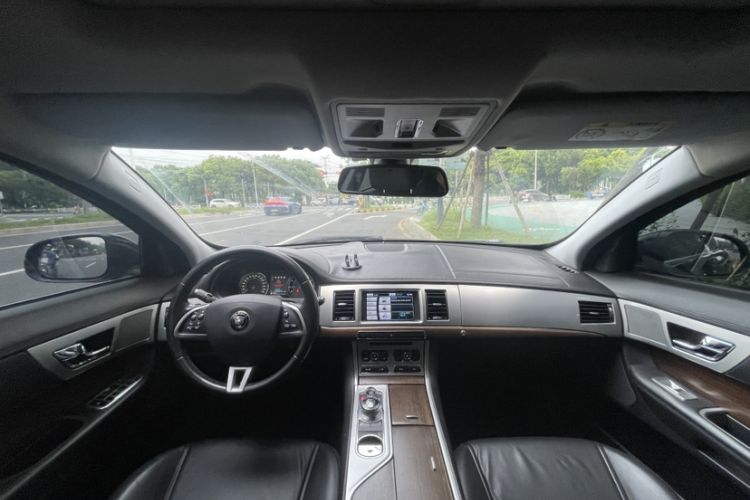 Used Jaguar XF 2014 XF 2.0T Prestige Edition Interior 4