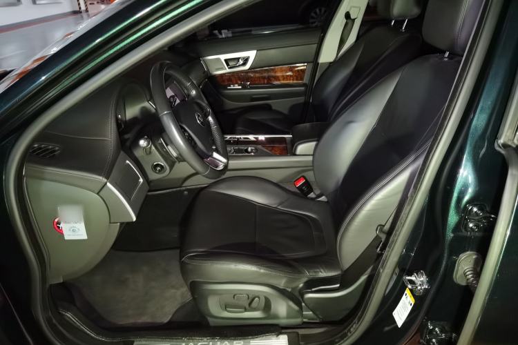 Used Jaguar XF 2014 XF 2.0T Luxury Edition Left Front Seat