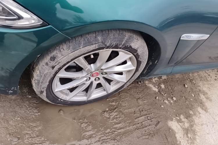 Used Jaguar XF 2014 XF 2.0T Luxury Edition Left Front Wheel Hub