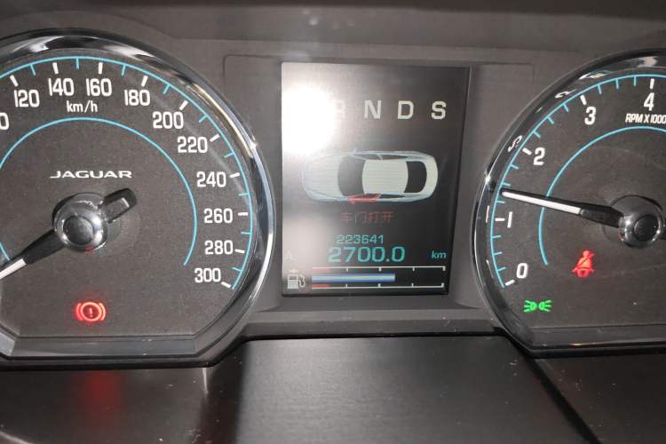 Used Jaguar XF 2014 XF 2.0T Prestige Edition Odometer Close Up