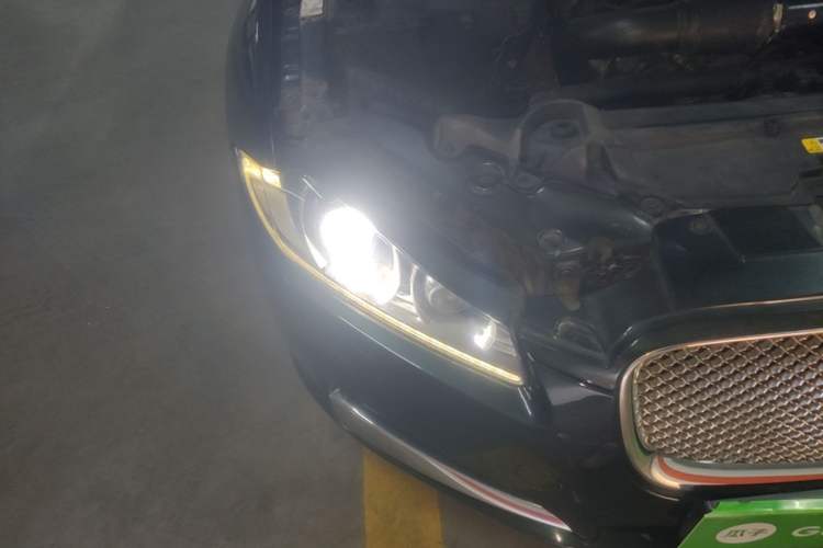 Used Jaguar XF 2014 XF 2.0T Luxury Edition Right Front Headlight
