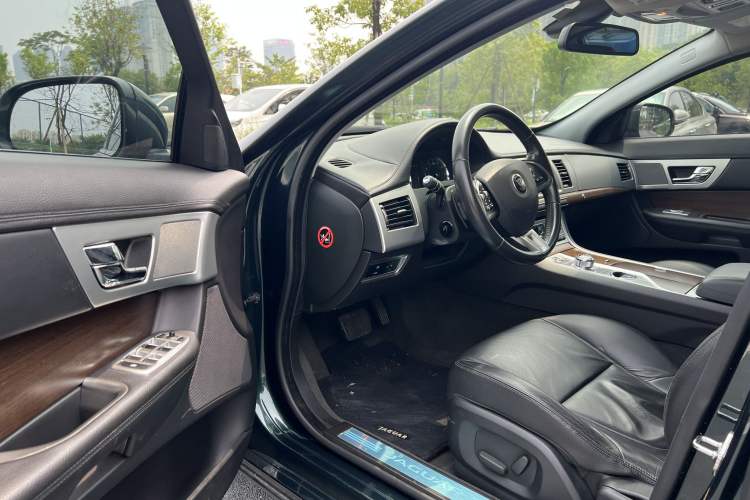 Used Jaguar XF 2014 XF 2.0T Prestige Edition Right Front Seat