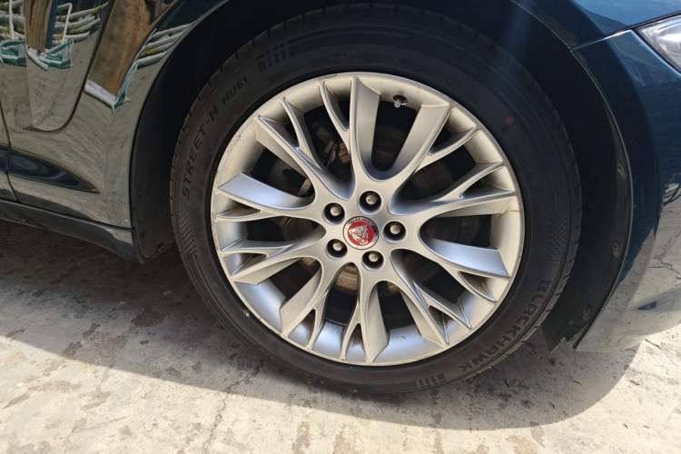 Used Jaguar XF 2014 XF 2.0T Luxury Edition Right Front Wheel Hub