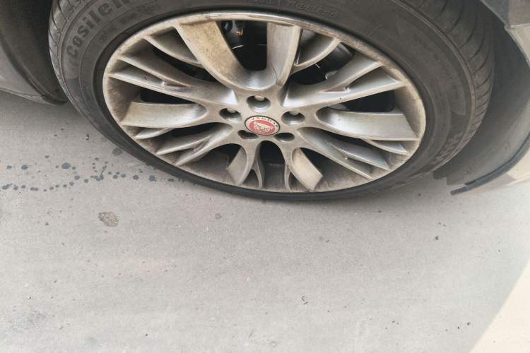 Used Jaguar XF 2014 XF 2.0T Luxury Edition Right Front Wheel Hub