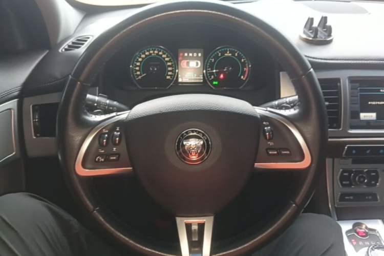 Used Jaguar XF 2014 XF 2.0T Prestige Edition Steering Wheel