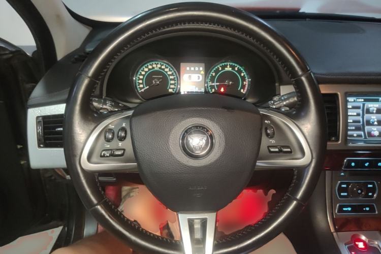 Used Jaguar XF 2014 XF 2.0T Luxury Edition Steering Wheel