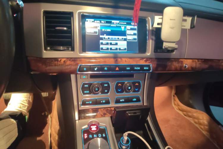 Used Jaguar XF 2014 XF 2.0T Luxury Edition Audio And AC Panel
