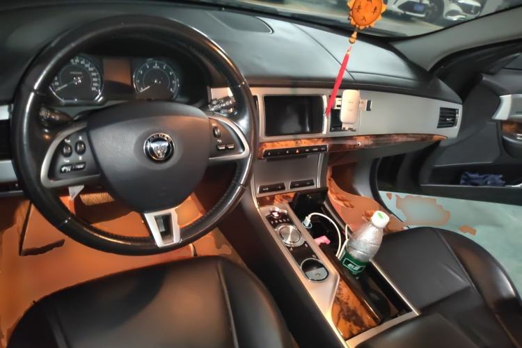 Used Jaguar XF 2014 XF 2.0T Luxury Edition Center Console