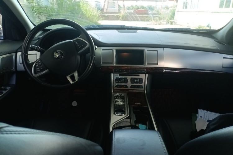 Used Jaguar XF 2014 XF 2.0T Luxury Edition Center Console