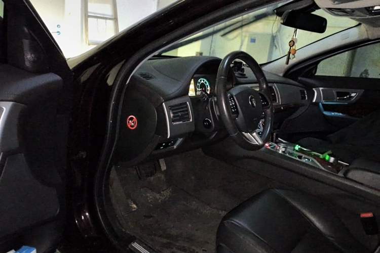 Used Jaguar XF 2014 XF 2.0T Luxury Edition Driver Seat