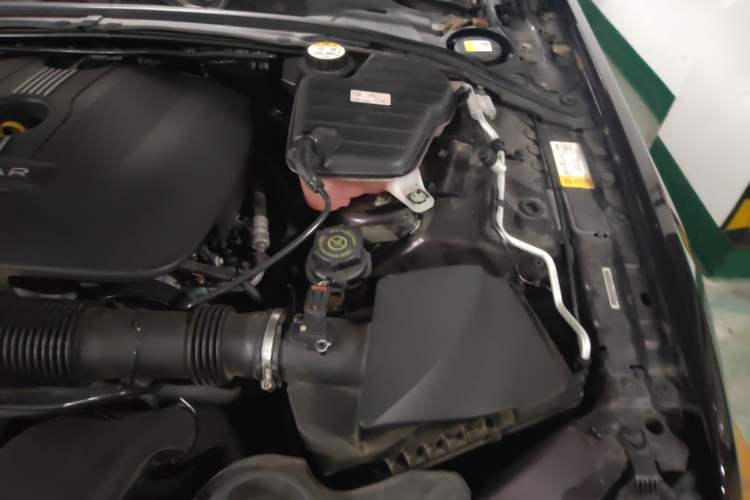 Used Jaguar XF 2014 XF 2.0T Luxury Edition Engine Bay Left