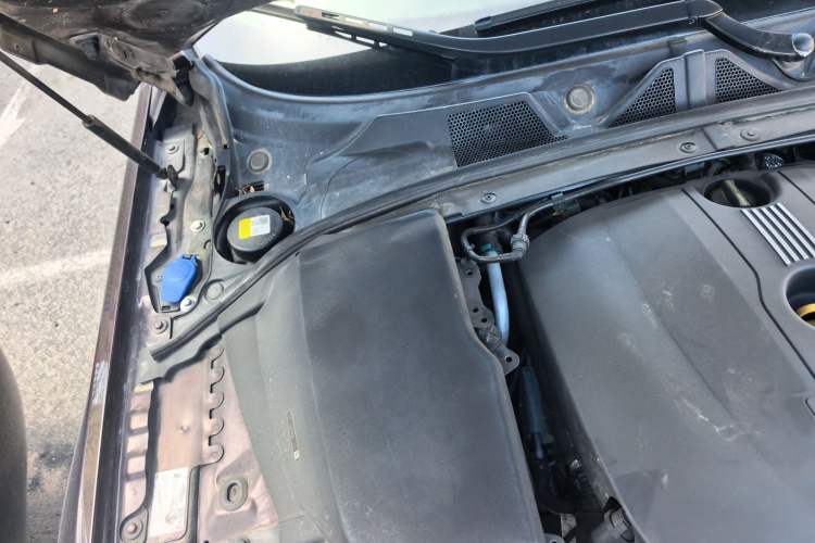 Used Jaguar XF 2014 XF 2.0T Prestige Edition Engine Bay Right