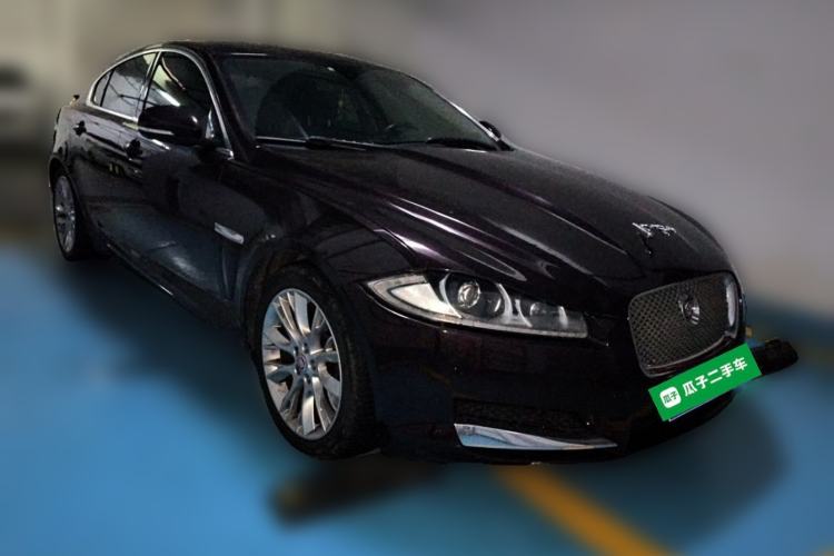 Used Jaguar XF 2014 XF 2.0T Luxury Edition Front Right 45 Deg