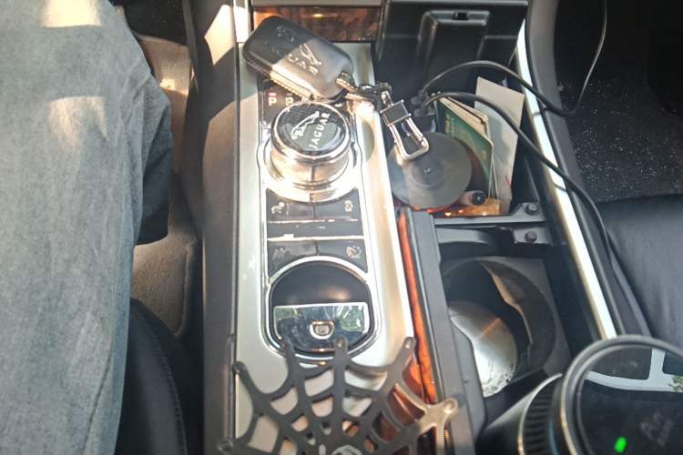 Used Jaguar XF 2014 XF 3.0 SC Luxury Edition Gear Lever