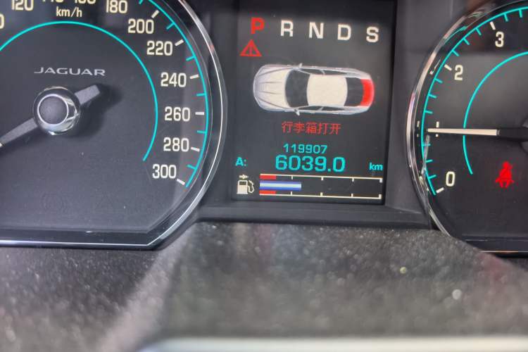 Used Jaguar XF 2014 XF 2.0T Prestige Edition Odometer Close Up