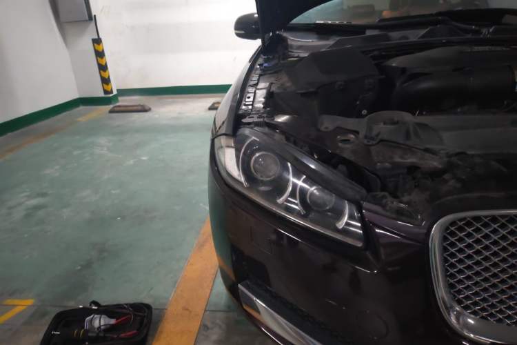 Used Jaguar XF 2014 XF 2.0T Luxury Edition Right Front Headlight