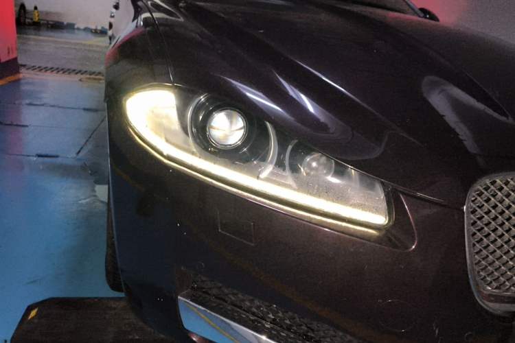 Used Jaguar XF 2014 XF 2.0T Luxury Edition Right Front Headlight