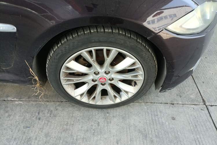 Used Jaguar XF 2014 XF 2.0T Luxury Edition Right Front Wheel Hub