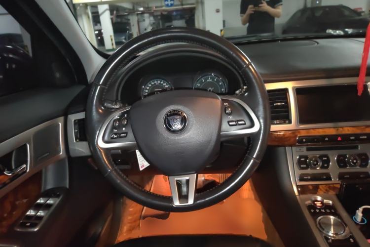 Used Jaguar XF 2014 XF 2.0T Luxury Edition Steering Wheel