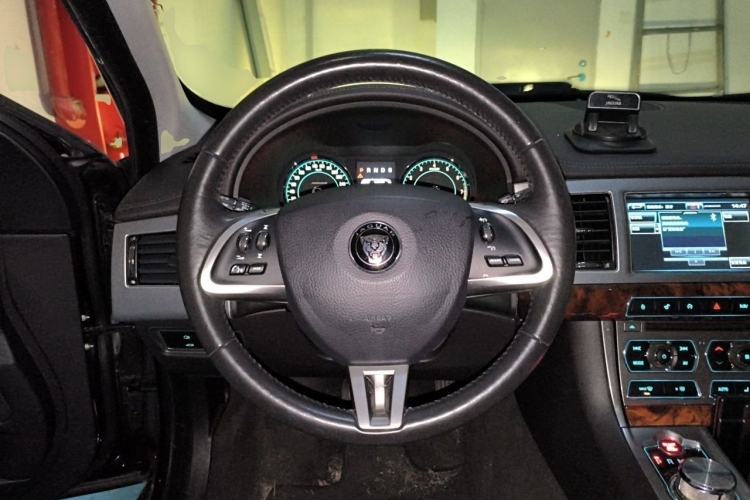 Used Jaguar XF 2014 XF 2.0T Luxury Edition Steering Wheel
