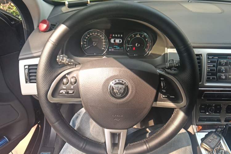 Used Jaguar XF 2014 XF 3.0 SC Luxury Edition Steering Wheel