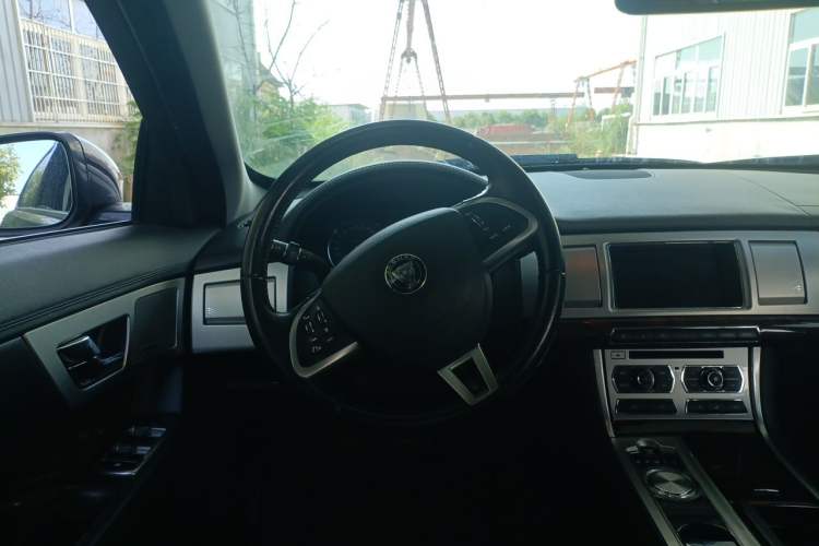 Used Jaguar XF 2014 XF 2.0T Luxury Edition Steering Wheel