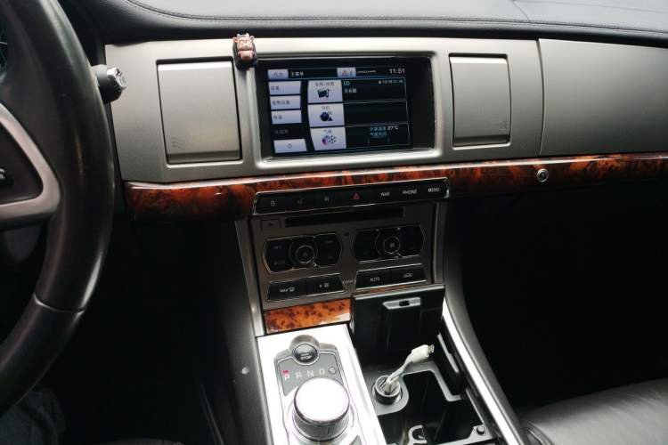 Used Jaguar XF 2014 XF 2.0T Luxury Edition Audio And AC Panel