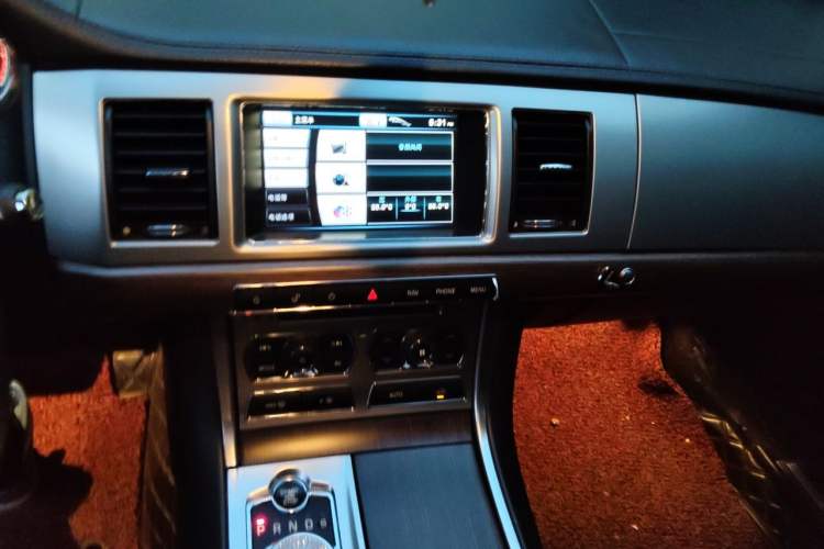 Used Jaguar XF 2014 XF 2.0T Prestige Edition Audio And AC Panel