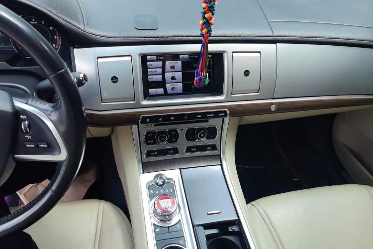 Used Jaguar XF 2014 XF 2.0T Prestige Edition Audio And AC Panel