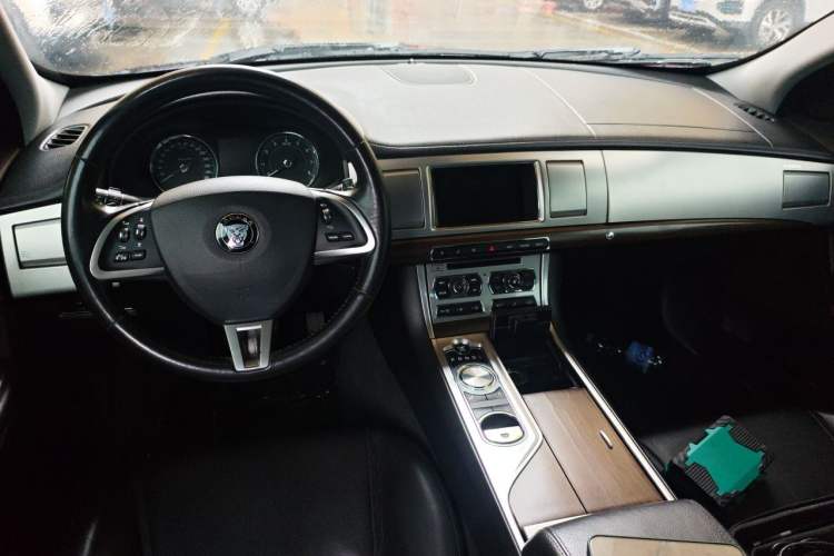 Used Jaguar XF 2014 XF 3.0 SC Elegance Edition Center Console