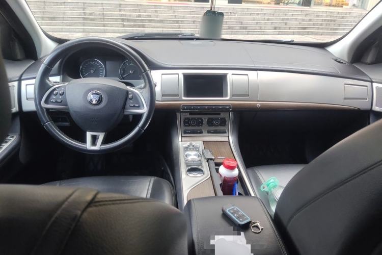 Used Jaguar XF 2014 XF 2.0T Prestige Edition Center Console