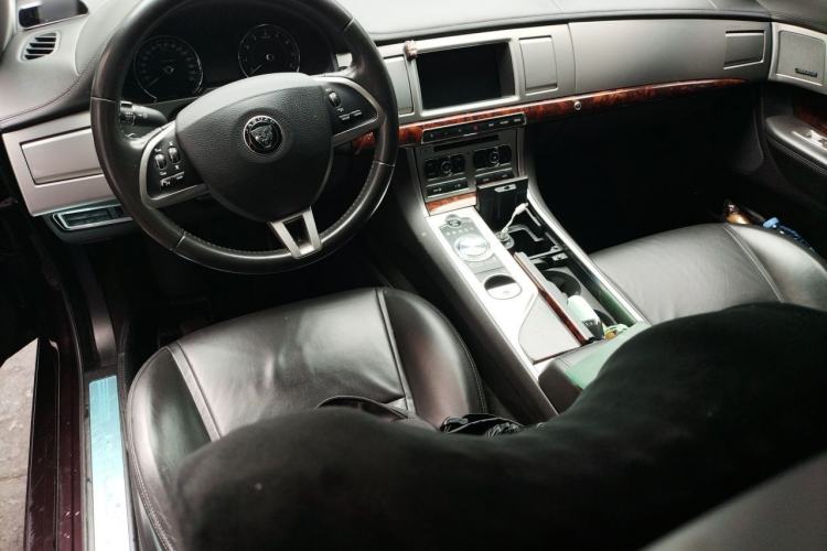 Used Jaguar XF 2014 XF 2.0T Luxury Edition Center Console