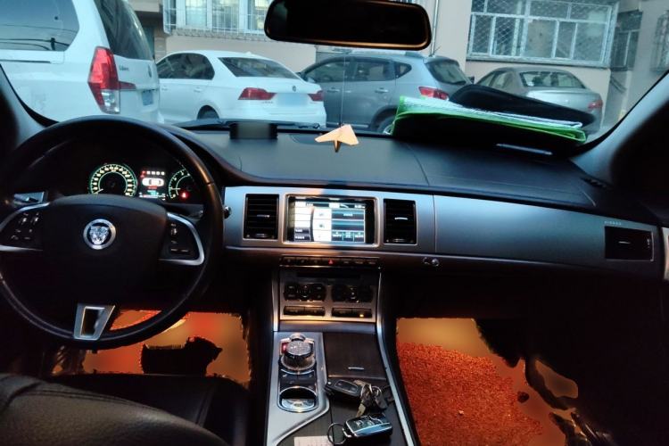 Used Jaguar XF 2014 XF 2.0T Prestige Edition Center Console