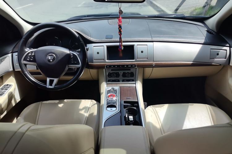 Used Jaguar XF 2014 XF 2.0T Prestige Edition Center Console