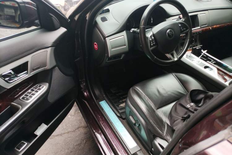 Used Jaguar XF 2014 XF 2.0T Luxury Edition Driver Seat