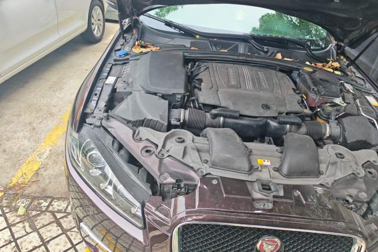 Used Jaguar XF 2014 XF 3.0 SC Elegance Edition Engine Bay Right