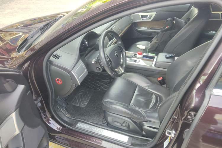 Used Jaguar XF 2014 XF 2.0T Prestige Edition Left Front Seat
