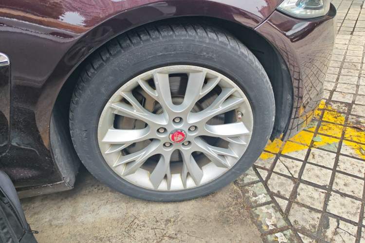 Used Jaguar XF 2014 XF 3.0 SC Elegance Edition Right Front Wheel Hub