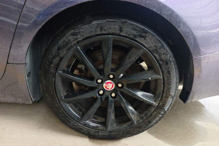 Used Jaguar XF 2014 XF 3.0 SC Elegance Edition Right Front Wheel Hub