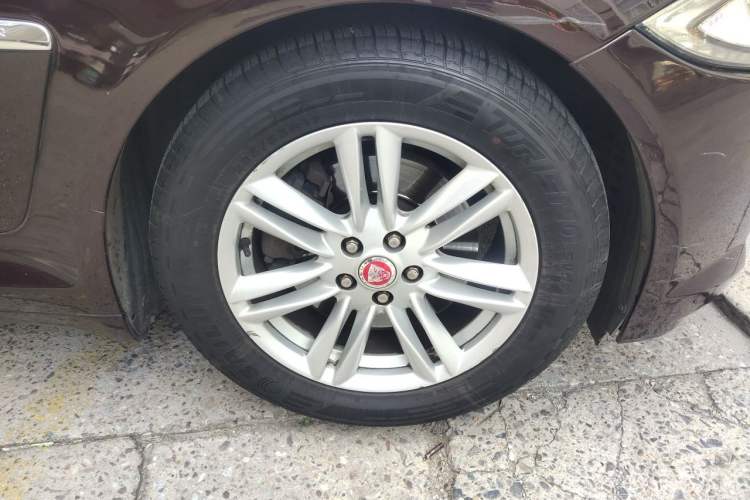 Used Jaguar XF 2014 XF 2.0T Prestige Edition Right Front Wheel Hub